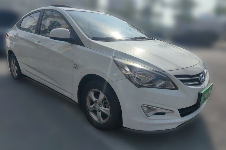 Used Hyundai Verna (older generation) 2016 1.4L Manual Smart GLS Trim Front Right 45 Deg