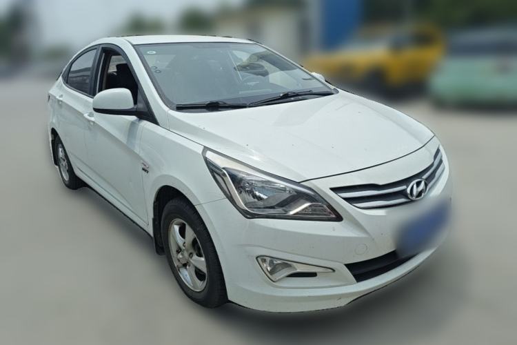 Used Hyundai Verna (older generation) 2016 1.4L Manual Smart GLS Trim Front Right 45 Deg