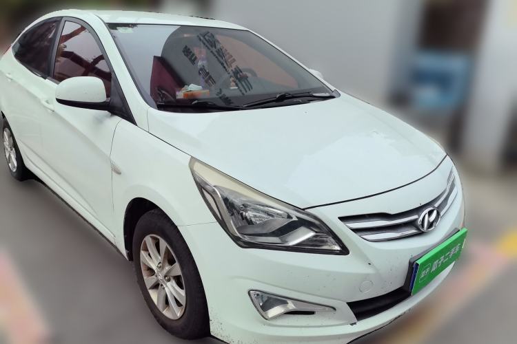 Used Hyundai Verna (older generation) 2016 1.4L Manual Fashion GS Front Right 45 Deg