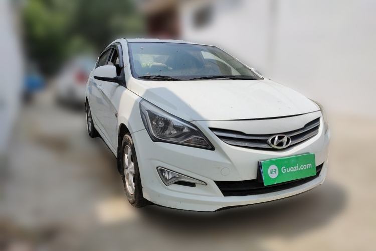 Used Hyundai Verna (older generation) 2016 1.4L Manual Smart GLS Trim Front Right 45 Deg