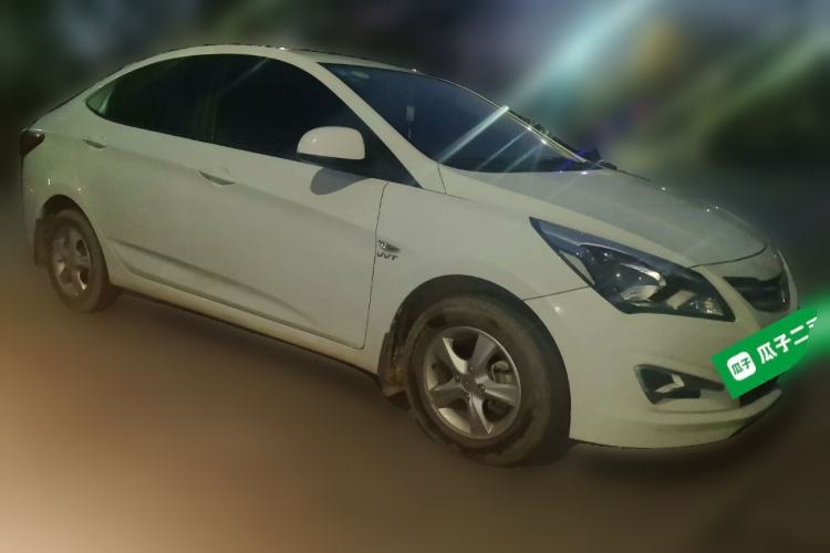 Used Hyundai Verna (older generation) 2016 1.4L Manual Smart GLS Trim Front Right 45 Deg