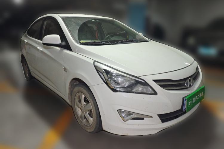 Used Hyundai Verna (older generation) 2016 1.4L Manual Smart GLS Trim Front Right 45 Deg
