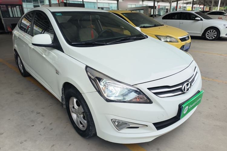 Used Hyundai Verna (older generation) 2016 1.4L Manual Smart GLS Trim Front Right 45 Deg