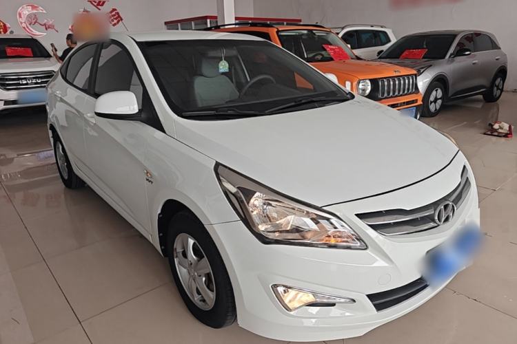 Used Hyundai Verna (older generation) 2016 1.4L Manual Smart GLS Trim Front Right 45 Deg