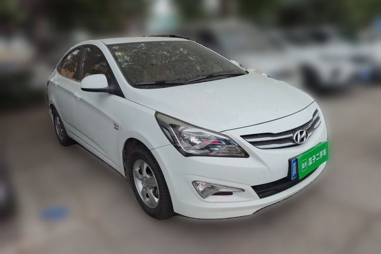 Used Hyundai Verna (older generation) 2016 1.4L Manual Smart GLS Trim Front Right 45 Deg