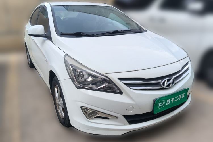 Used Hyundai Verna (older generation) 2016 1.4L Manual Smart GLS Trim Front Right 45 Deg