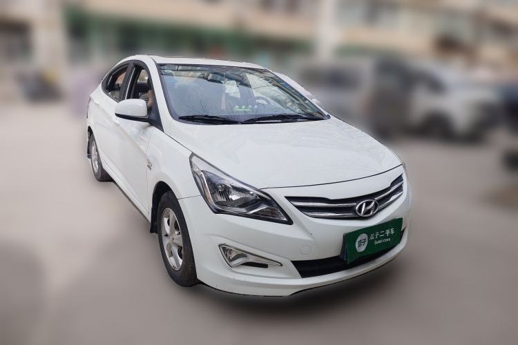 Used Hyundai Verna (older generation) 2016 1.4L Manual Smart GLS Trim Front Right 45 Deg