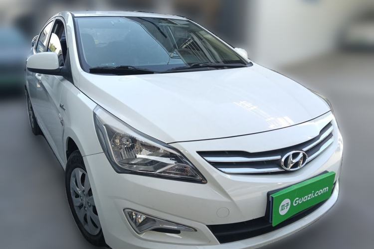 Used Hyundai Verna (older generation) 2016 1.4L Manual Smart GLS Trim Front Right 45 Deg