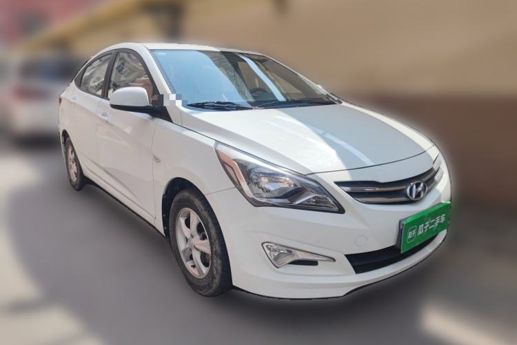 Used Hyundai Verna (older generation) 2016 1.4L Manual Smart GLS Trim Front Right 45 Deg