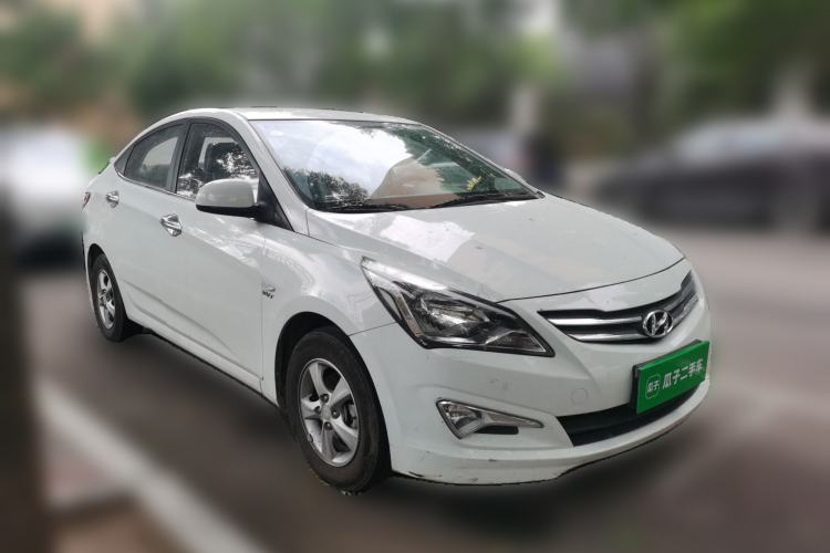 Used Hyundai Verna (older generation) 2016 1.4L Manual Smart GLS Trim Front Right 45 Deg