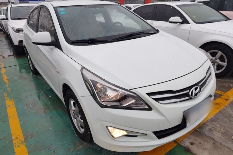 Used Hyundai Verna (older generation) 2016 1.4L Automatic Smart GLS Front Right 45 Deg
