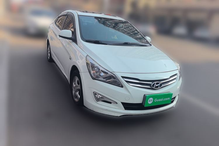 Used Hyundai Verna (older generation) 2016 1.4L Manual Smart GLS Trim Front Right 45 Deg