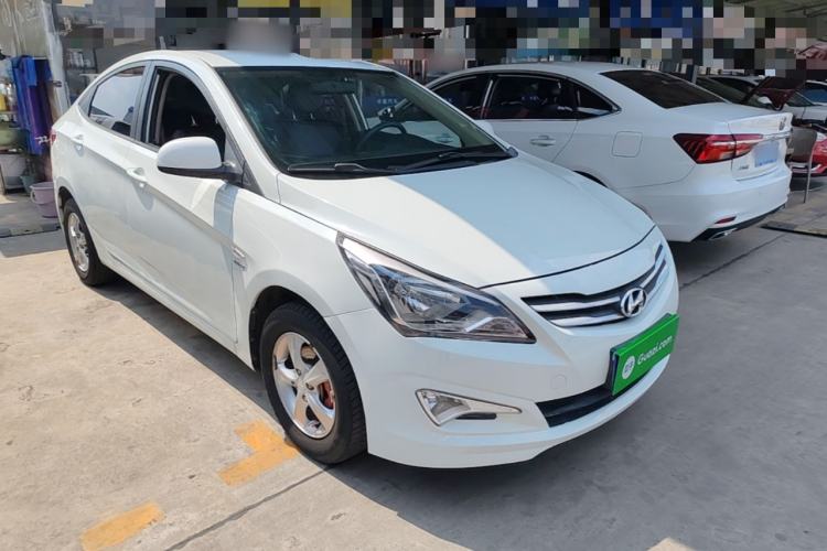 Used Hyundai Verna (older generation) 2016 1.4L Manual Smart GLS Trim Front Right 45 Deg