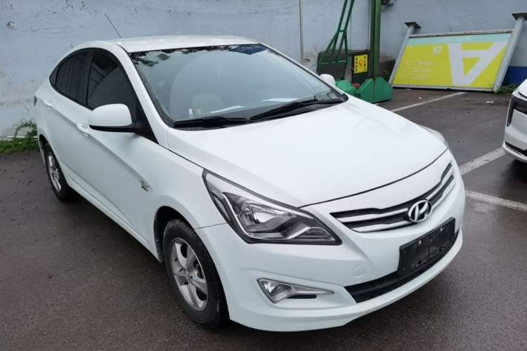Used Hyundai Verna (older generation) 2016 1.4L Manual Smart GLS Trim Front Right 45 Deg
