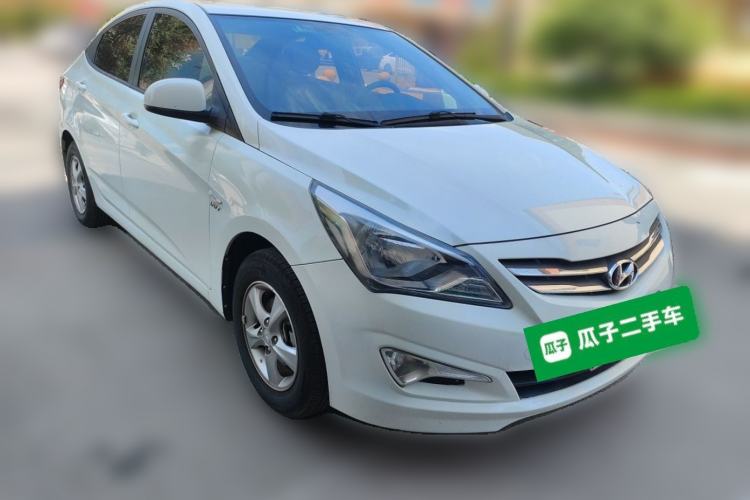 Used Hyundai Verna (older generation) 2016 1.4L Manual Smart GLS Trim Front Right 45 Deg