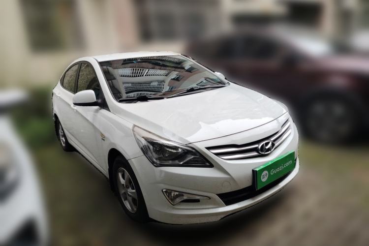 Used Hyundai Verna (older generation) 2016 1.4L Manual Smart GLS Trim Front Right 45 Deg