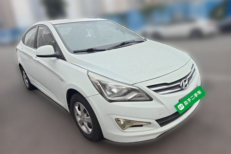 Used Hyundai Verna (older generation) 2016 1.4L Manual Smart GLS Trim Front Right 45 Deg