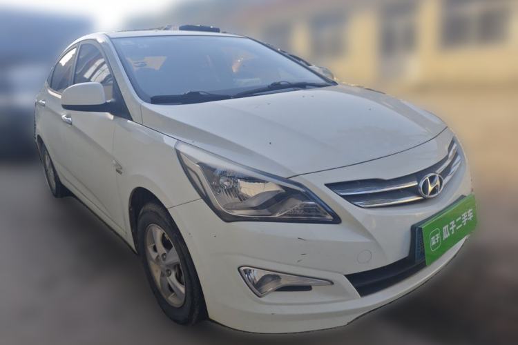 Used Hyundai Verna (older generation) 2016 1.4L Manual Smart GLS Trim Front Right 45 Deg