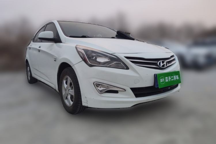 Used Hyundai Verna (older generation) 2016 1.4L Manual Smart GLS Trim Front Right 45 Deg