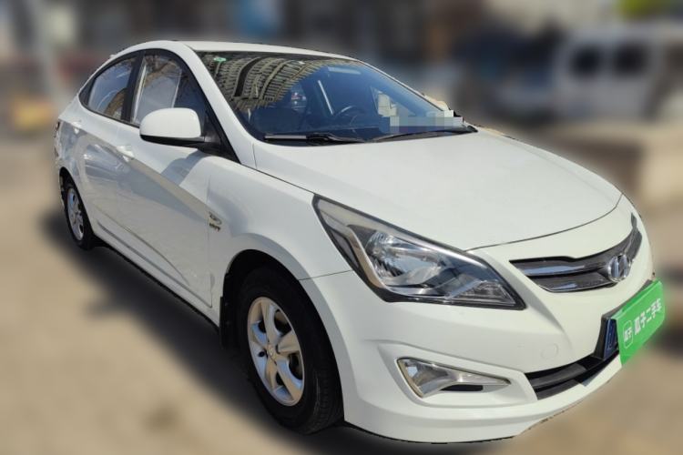 Used Hyundai Verna (older generation) 2016 1.4L Manual Smart GLS Trim Front Right 45 Deg