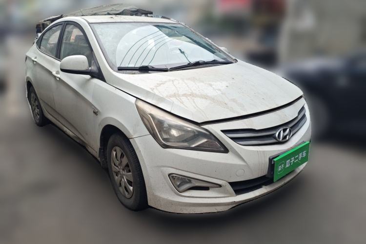 Used Hyundai Verna (older generation) 2016 1.4L Manual Smart GLS Trim Front Right 45 Deg