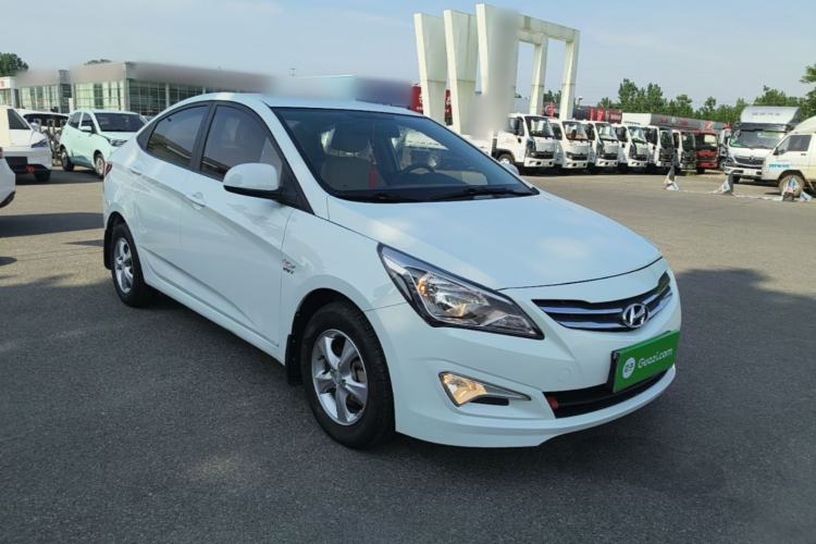 Used Hyundai Verna (older generation) 2016 1.4L Manual Smart GLS Trim Front Right 45 Deg