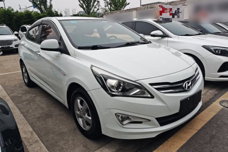 Used Hyundai Verna (older generation) 2016 1.4L Automatic Leading-Edge GLX Front Right 45 Deg