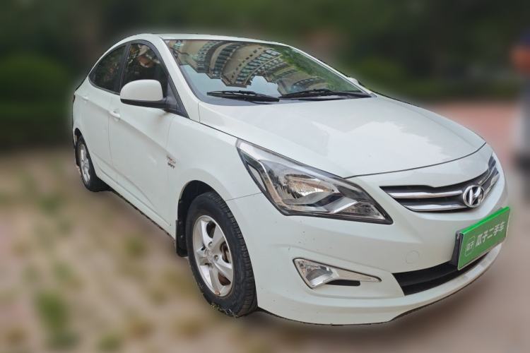 Used Hyundai Verna (older generation) 2016 1.4L Manual Smart GLS Trim Front Right 45 Deg