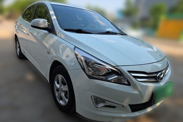 Used Hyundai Verna (older generation) 2016 1.4L Manual Smart GLS Trim Front Right 45 Deg