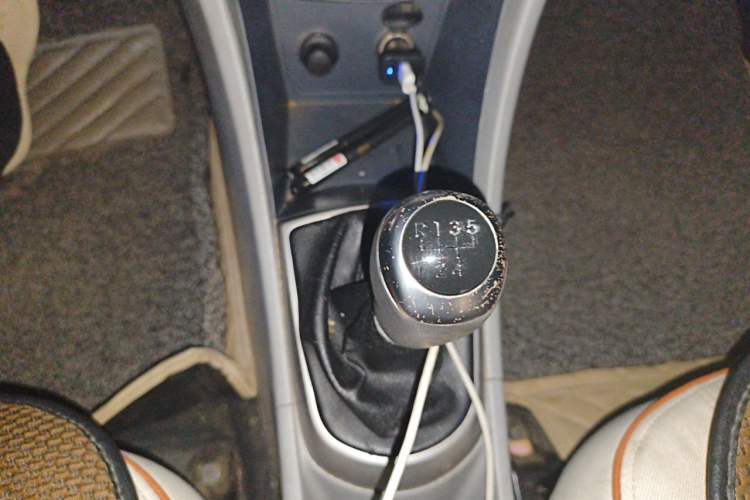 Used Hyundai Verna (older generation) 2016 1.4L Manual Smart GLS Trim Gear Lever