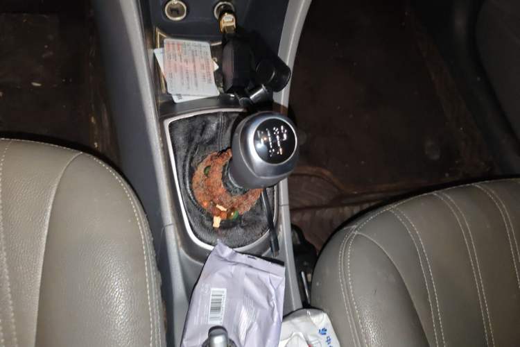 Used Hyundai Verna (older generation) 2016 1.4L Manual Smart GLS Trim Gear Lever
