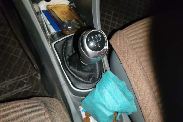 Used Hyundai Verna (older generation) 2016 1.4L Manual Smart GLS Trim Gear Lever