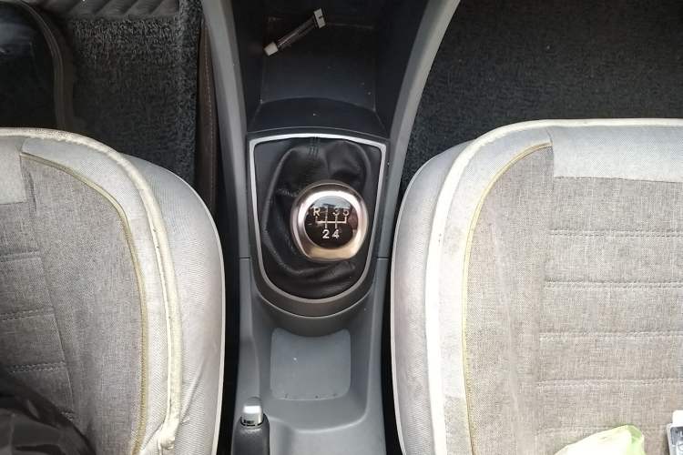 Used Hyundai Verna (older generation) 2016 1.4L Manual Smart GLS Trim Gear Lever