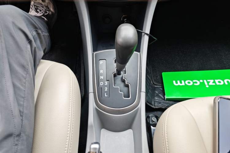 Used Hyundai Verna (older generation) 2016 1.4L Automatic Smart GLS Gear Lever