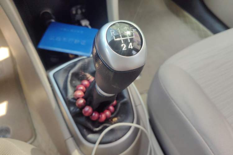 Used Hyundai Verna (older generation) 2016 1.4L Manual Fashion GS Gear Lever