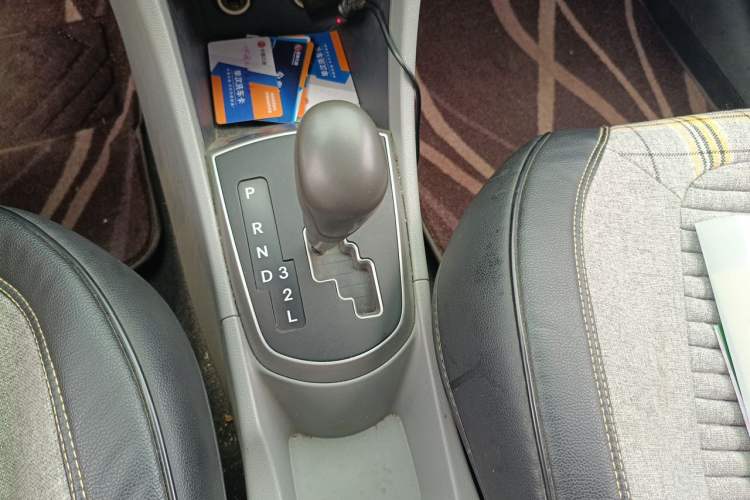 Used Hyundai Verna (older generation) 2016 1.4L Automatic Smart GLS Gear Lever