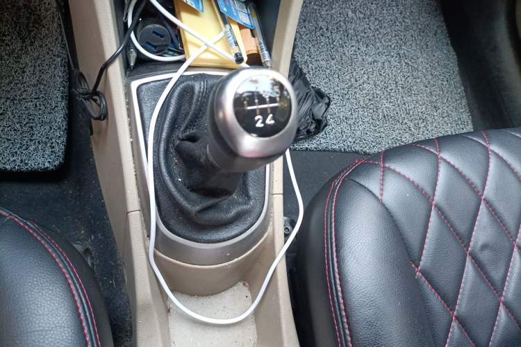 Used Hyundai Verna (older generation) 2016 1.4L Manual Smart GLS Trim Gear Lever