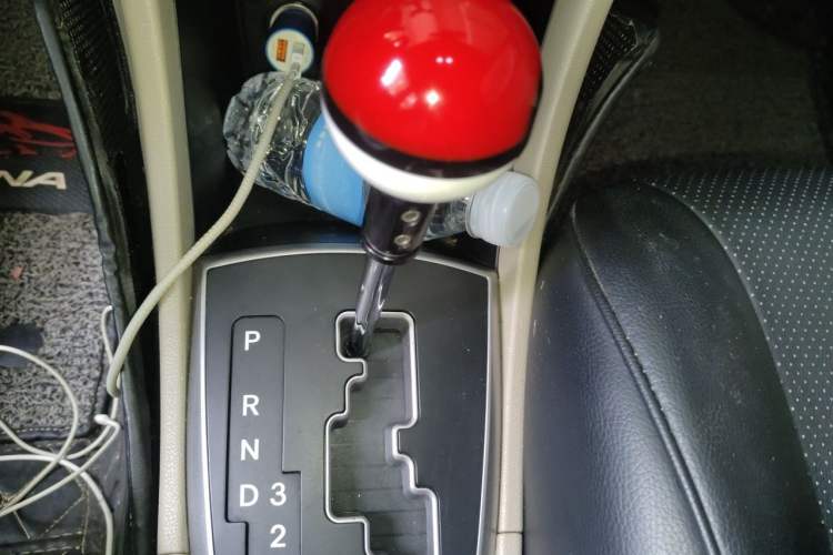 Used Hyundai Verna (older generation) 2016 1.4L Automatic Smart GLS Gear Lever