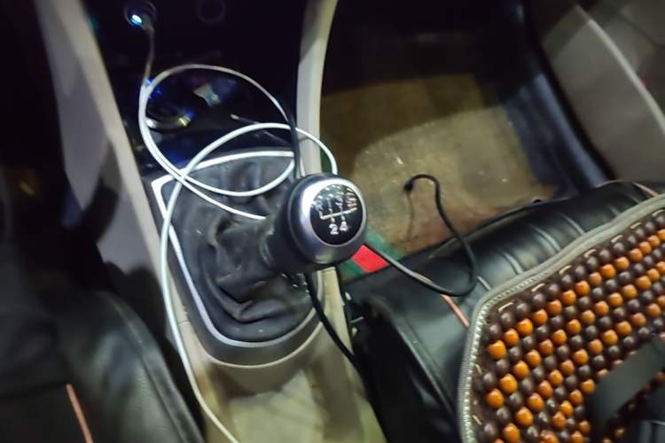 Used Hyundai Verna (older generation) 2016 1.4L Manual Smart GLS Trim Gear Lever