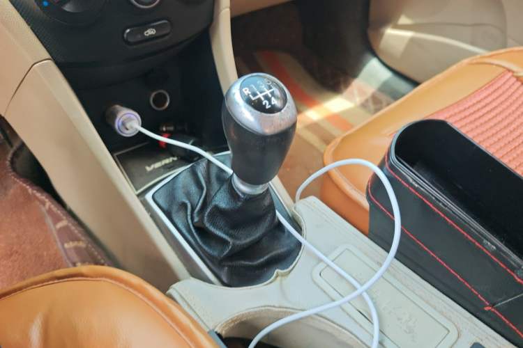 Used Hyundai Verna (older generation) 2016 1.4L Manual Smart GLS Trim Gear Lever