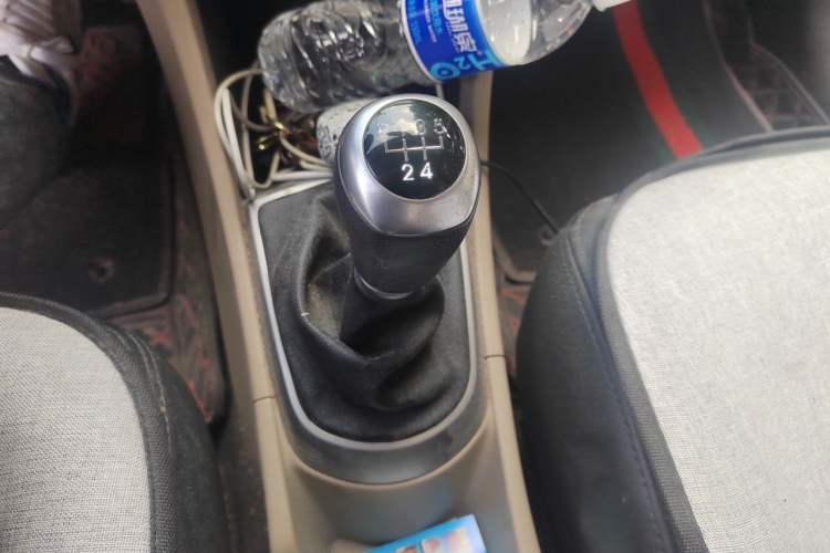 Used Hyundai Verna (older generation) 2016 1.4L Manual Smart GLS Trim Gear Lever