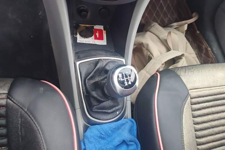 Used Hyundai Verna (older generation) 2016 1.4L Manual Smart GLS Trim Gear Lever
