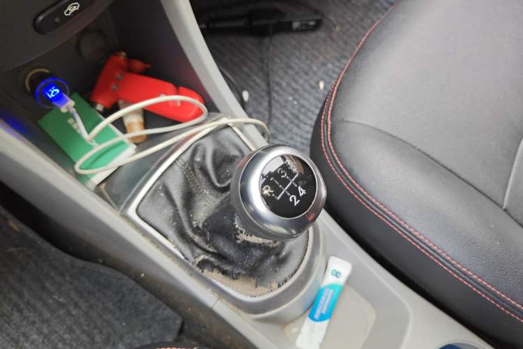 Used Hyundai Verna (older generation) 2016 1.4L Manual Smart GLS Trim Gear Lever