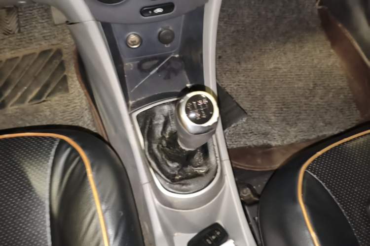 Used Hyundai Verna (older generation) 2016 1.4L Manual Smart GLS Trim Gear Lever