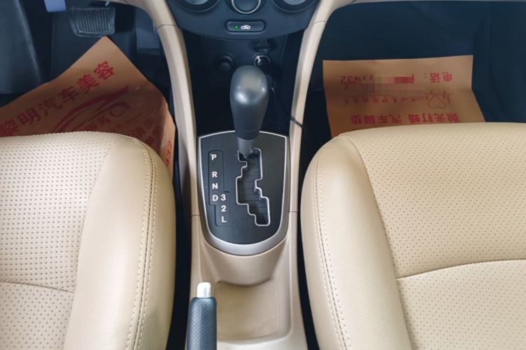Used Hyundai Verna (older generation) 2016 1.4L Automatic Smart GLS Gear Lever