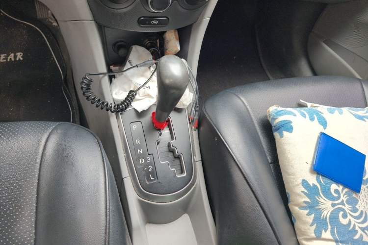 Used Hyundai Verna (older generation) 2016 1.4L Automatic Smart GLS Gear Lever