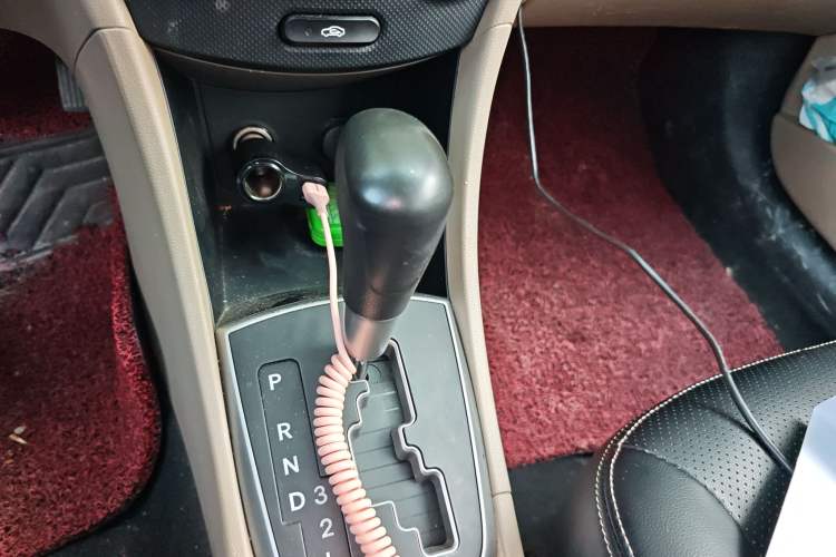 Used Hyundai Verna (older generation) 2016 1.4L Automatic Smart GLS Gear Lever