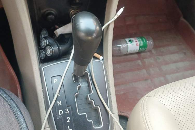 Used Hyundai Verna (older generation) 2016 1.4L Automatic Smart GLS Gear Lever