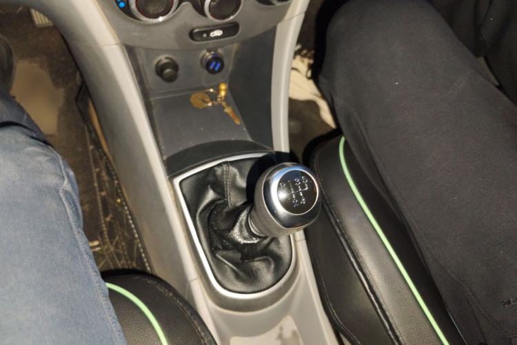 Used Hyundai Verna (older generation) 2016 1.4L Manual Smart GLS Trim Gear Lever