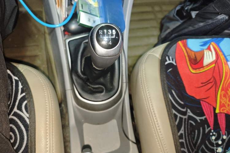 Used Hyundai Verna (older generation) 2016 1.4L Manual Smart GLS Trim Gear Lever